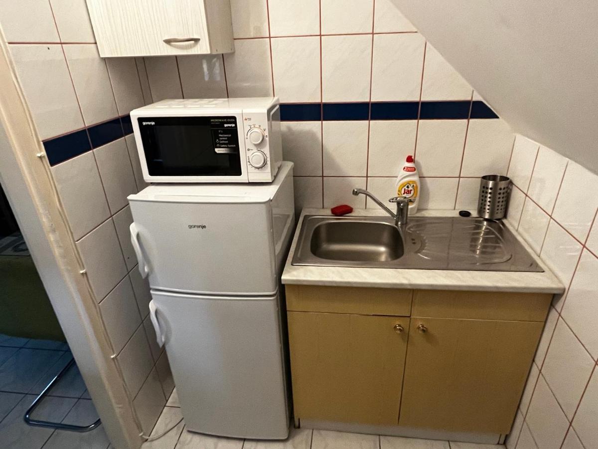 Benitta Vendeghaz Apartment ไฮจ์ดุสโซบอสโล ภายนอก รูปภาพ