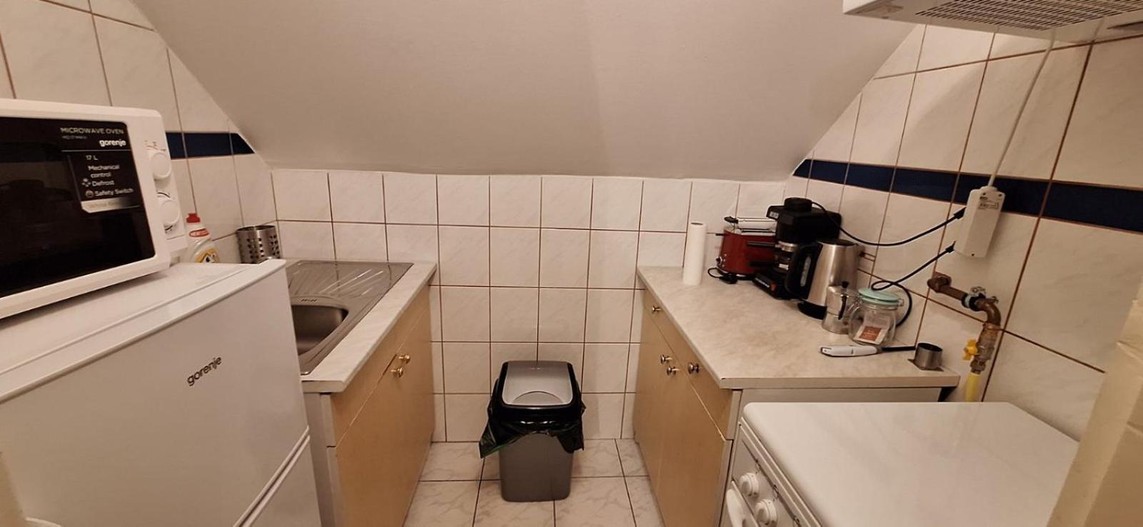Benitta Vendeghaz Apartment ไฮจ์ดุสโซบอสโล ภายนอก รูปภาพ