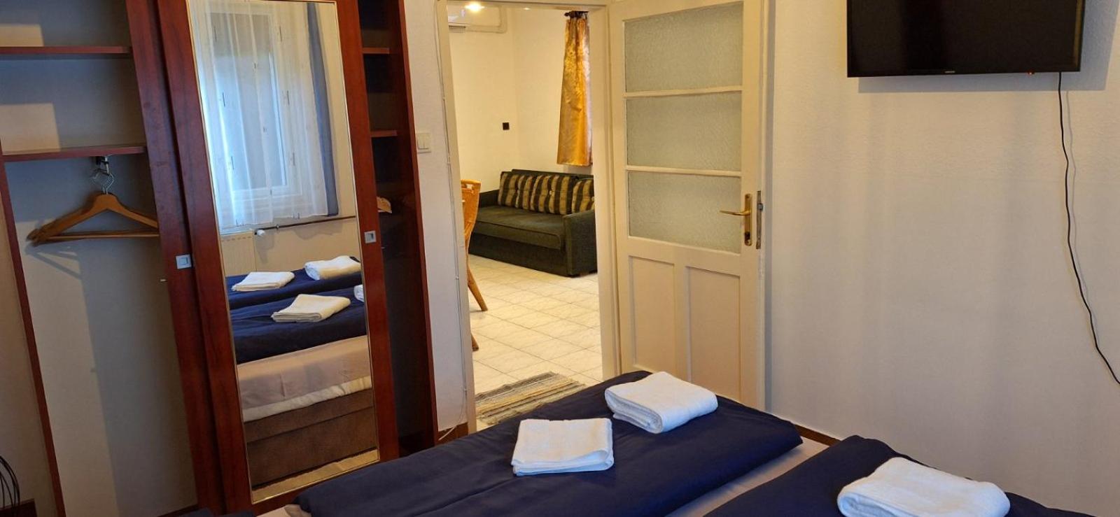Benitta Vendeghaz Apartment ไฮจ์ดุสโซบอสโล ภายนอก รูปภาพ