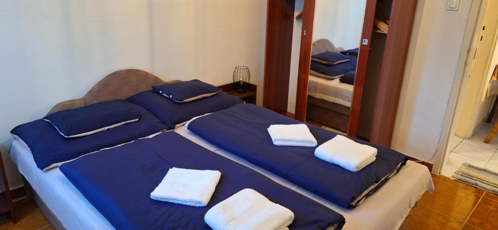 Benitta Vendeghaz Apartment ไฮจ์ดุสโซบอสโล ภายนอก รูปภาพ