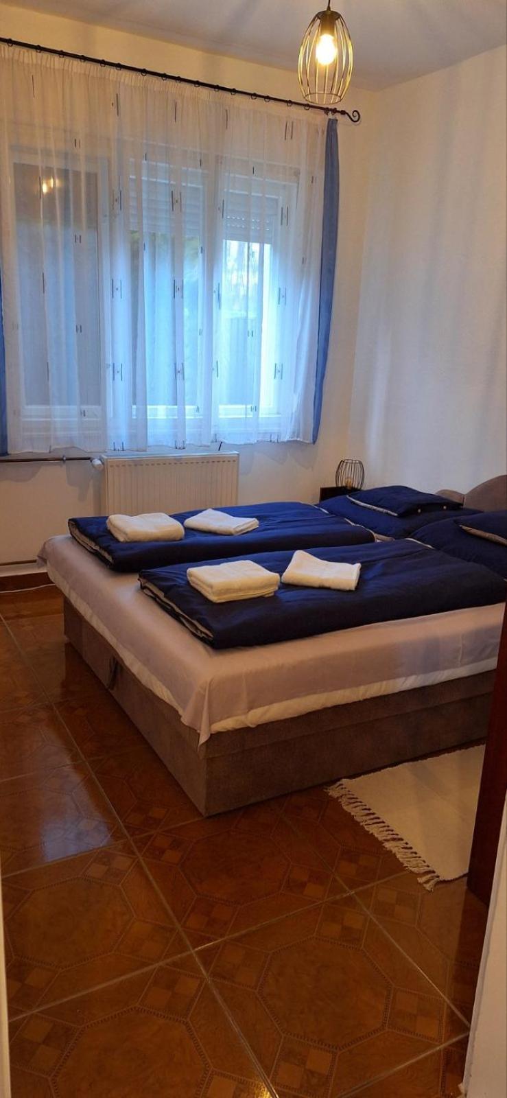 Benitta Vendeghaz Apartment ไฮจ์ดุสโซบอสโล ภายนอก รูปภาพ