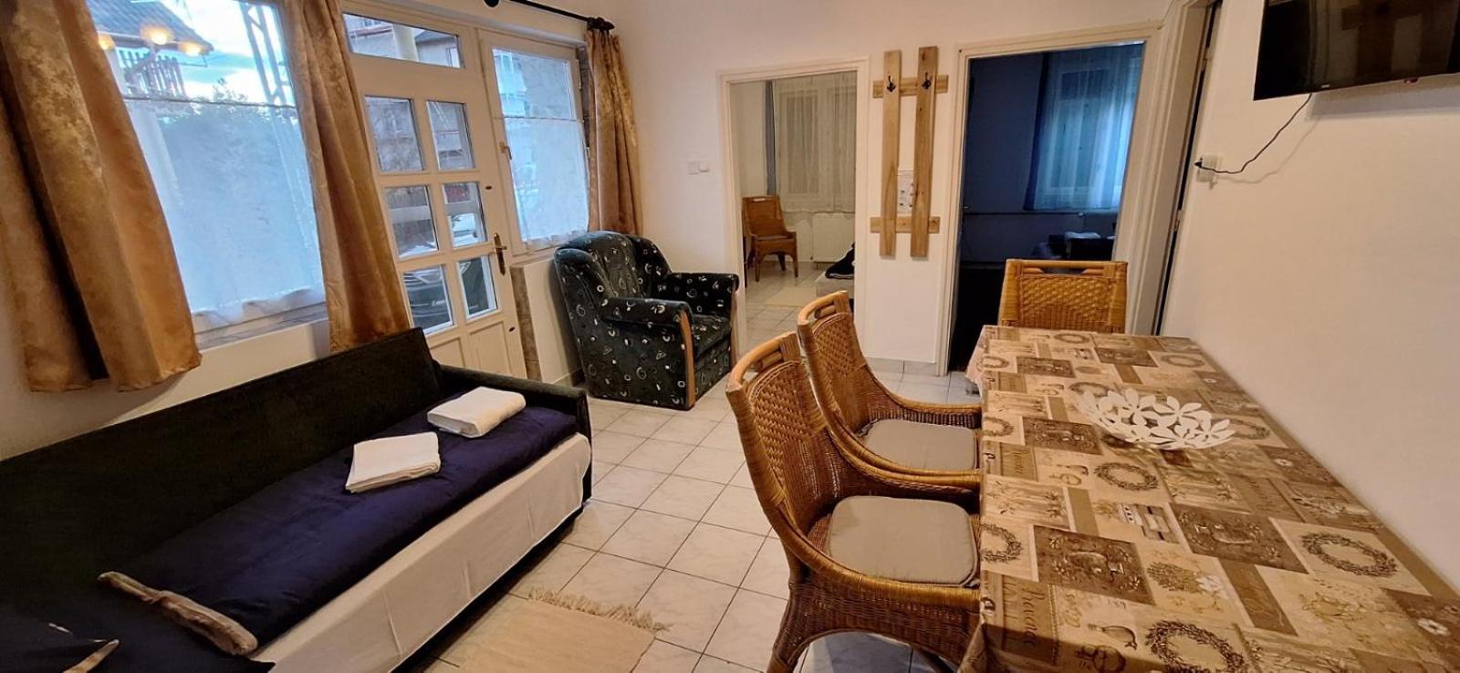 Benitta Vendeghaz Apartment ไฮจ์ดุสโซบอสโล ภายนอก รูปภาพ